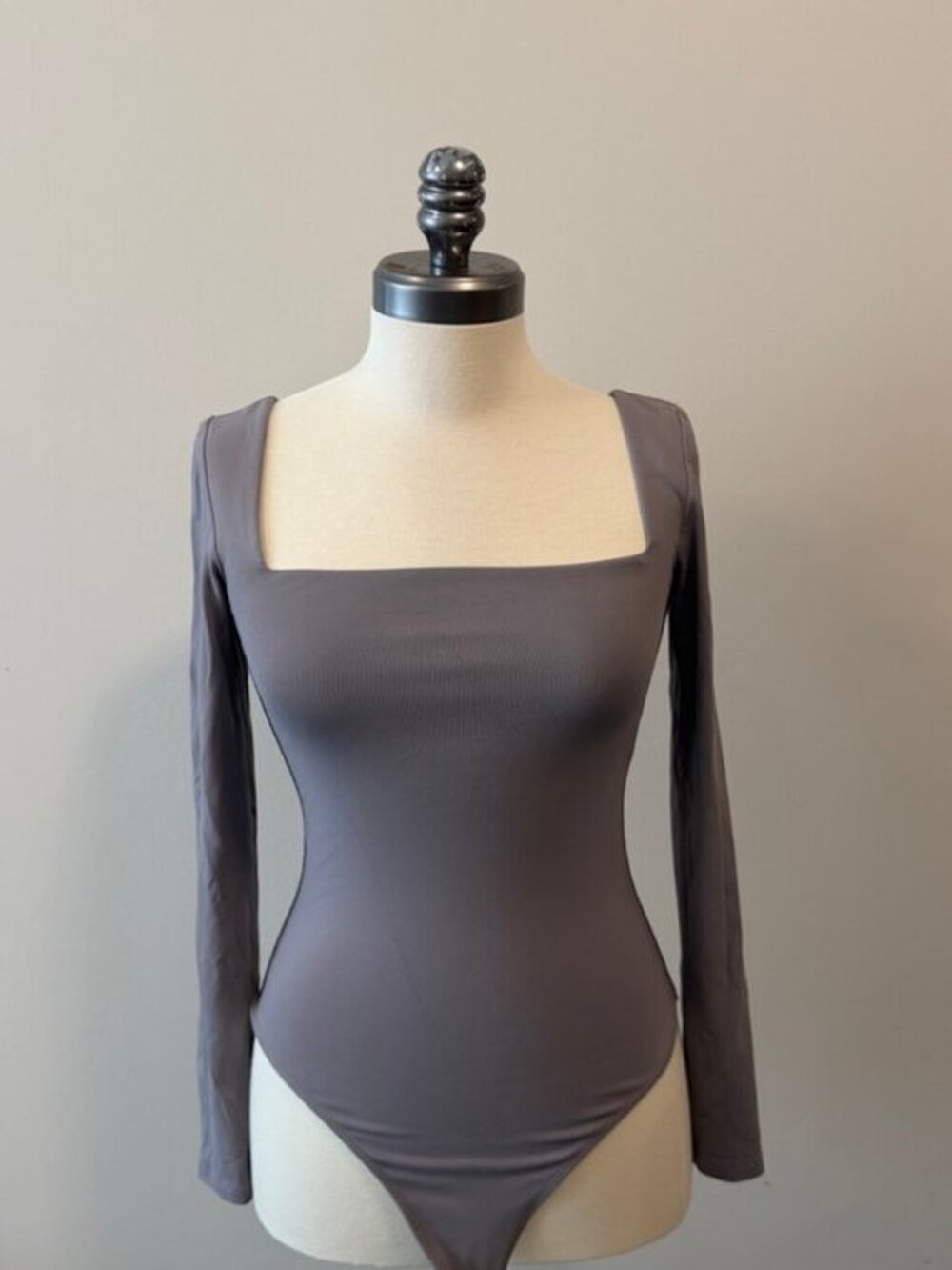 Babaton Aritzia Square Neck Long Sleeve Bodysuit Taupe Grey S
